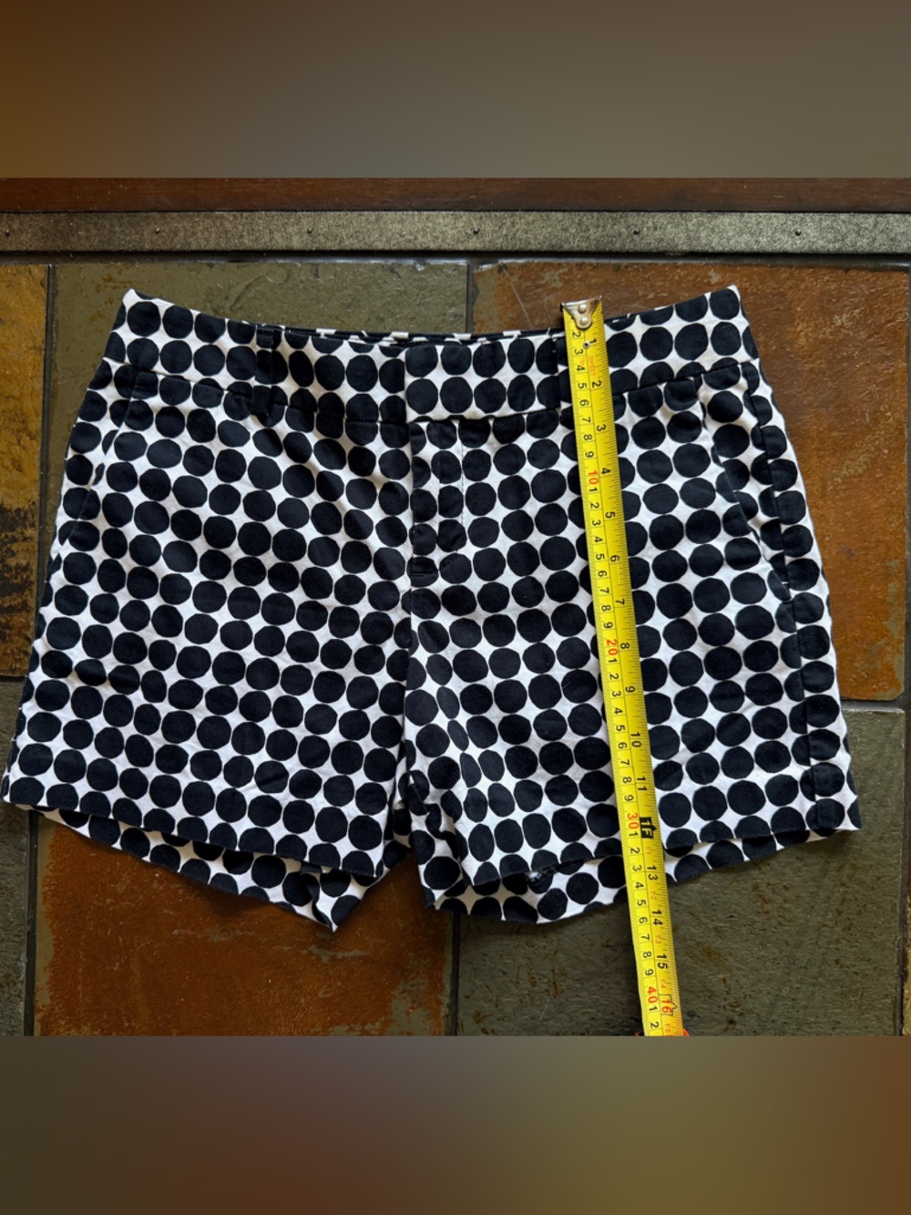 Banana republic sze 0 Black White Polka Dot Shorts preppy art to wear cotton